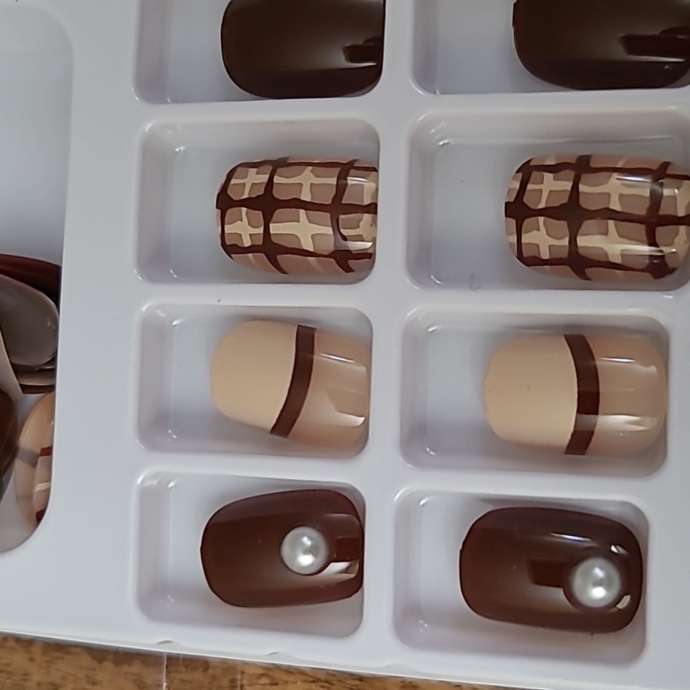 2/$16 Brown Plaid Press On Nails - Picture 12 of 12